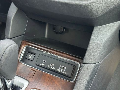 Used 2025 Subaru Ascent Touring AWD/4WD image 19