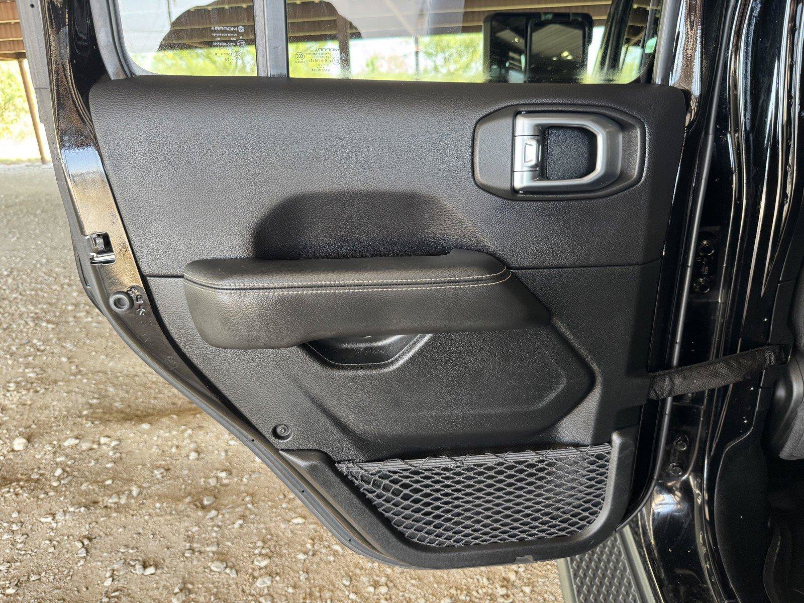 Used 2020 Jeep Gladiator Overland AWD/4WD image 28