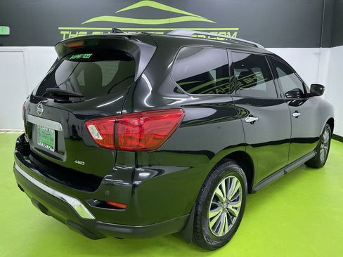 Used 2020 Nissan Pathfinder S image 10