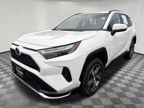 Used 2025 Toyota RAV4 SE AWD/4WD image 3
