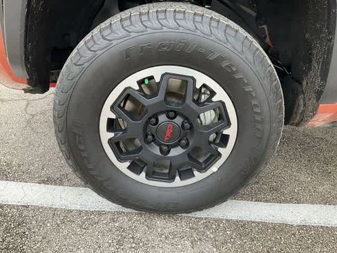 Certified 2025 Toyota Tacoma TRD Off-Road AWD/4WD image 12