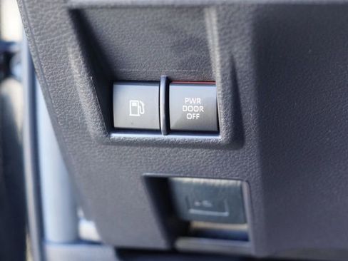 Used 2024 Toyota Sienna XLE FWD image 17