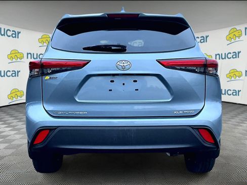 Used 2023 Toyota Highlander XLE image 5