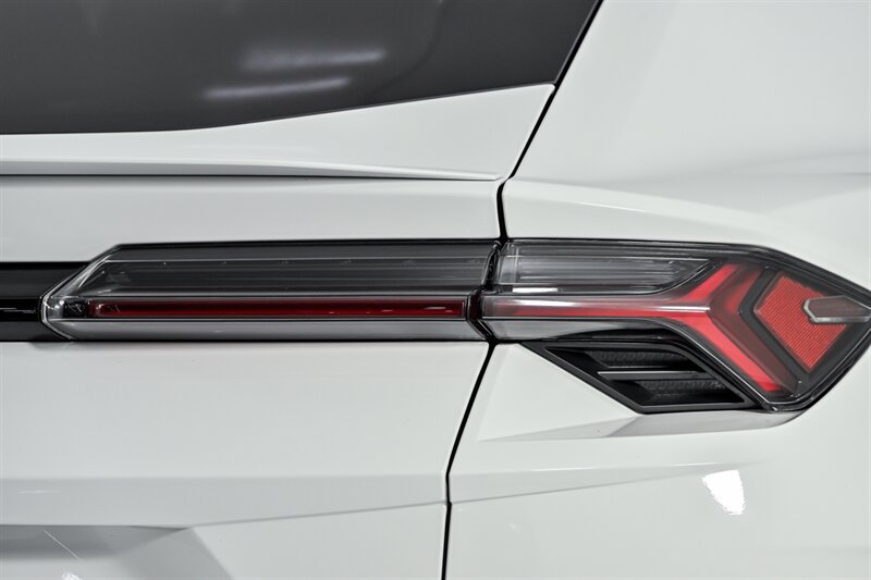 Used 2024 Lamborghini Urus S AWD/4WD image 15
