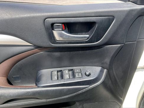 Used 2019 Toyota Highlander XLE AWD/4WD image 40