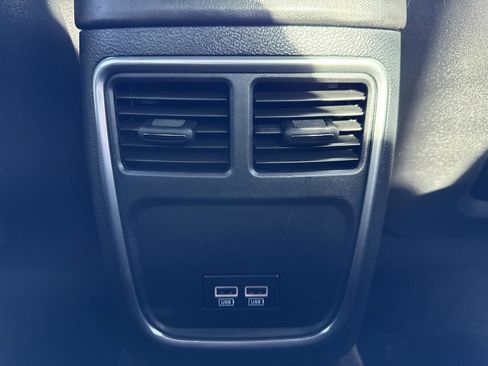 Used 2015 Dodge Charger SE w/ Sport Appearance Group image 23