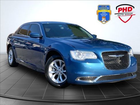 Used 2023 Chrysler 300 Touring RWD image 1