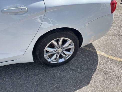 Used 2018 Chevrolet Impala LT FWD image 13