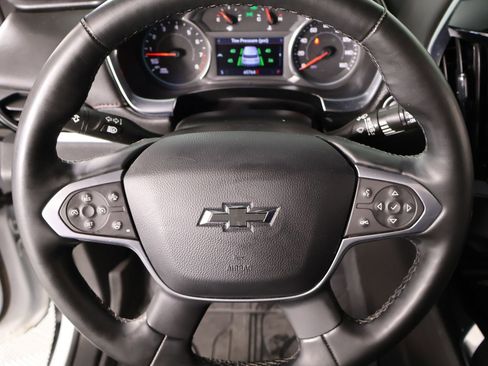 Used 2023 Chevrolet Traverse RS image 3