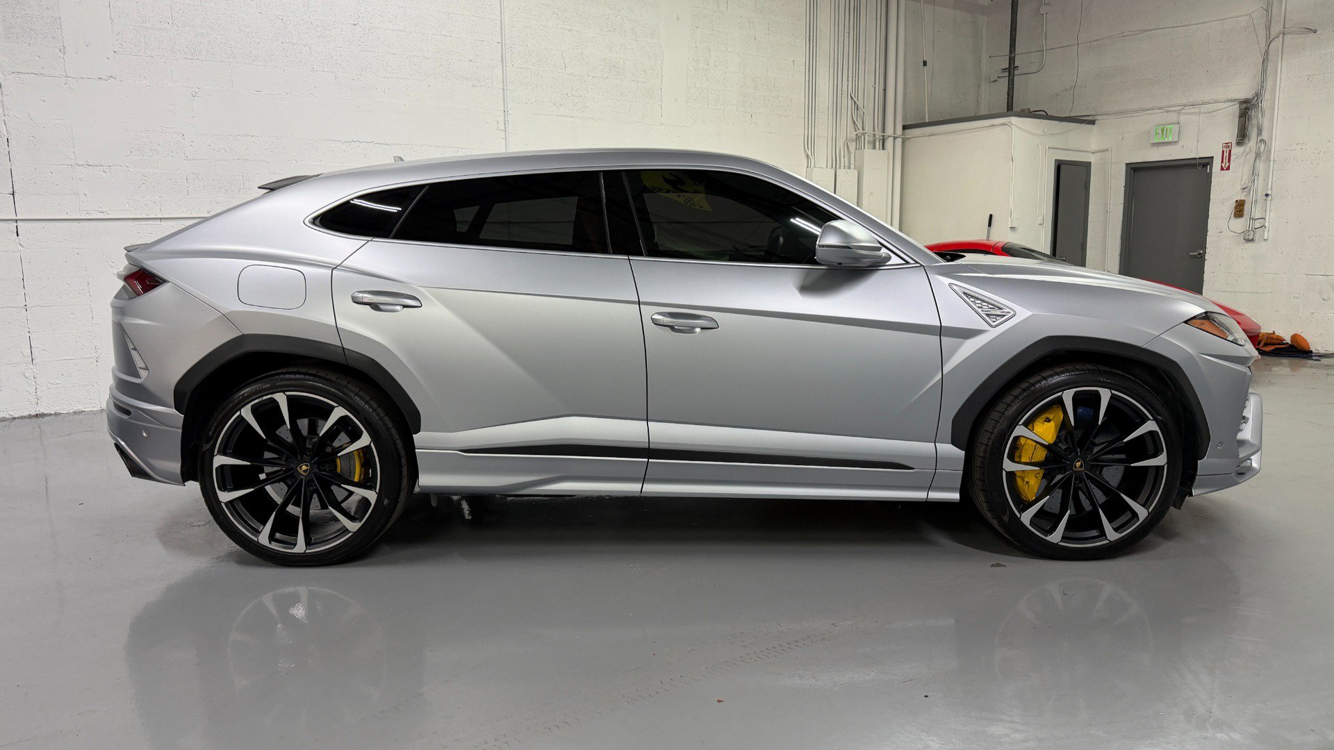 Used 2022 Lamborghini Urus AWD/4WD image 9