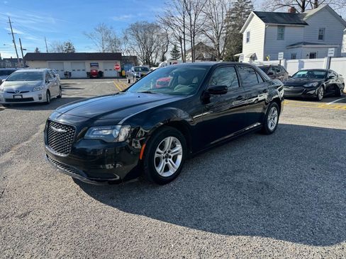 Used 2019 Chrysler 300 Touring w/ Sport Appearance Package image 27