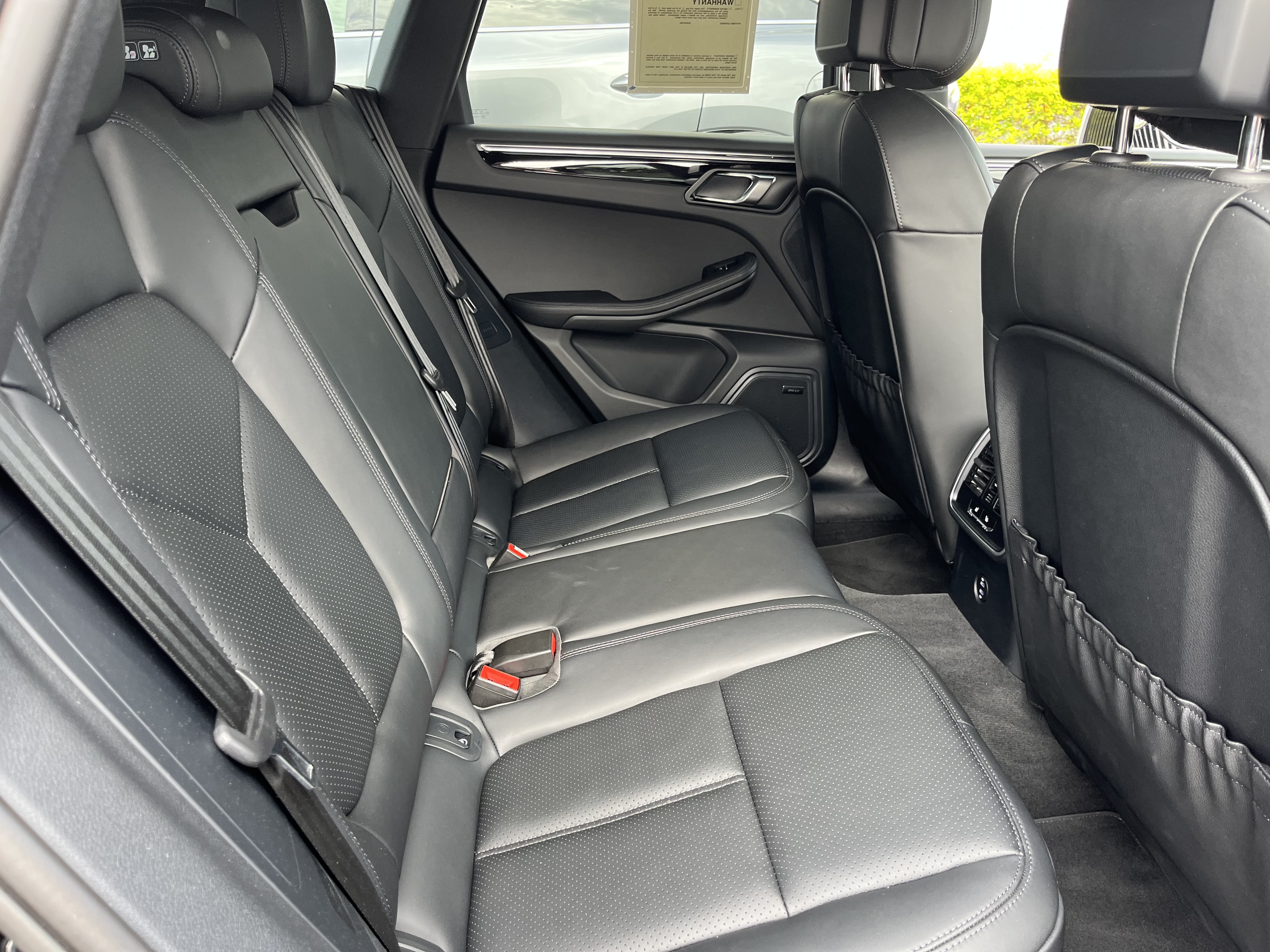 Used 2025 Porsche Macan AWD/4WD image 19
