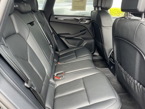 Used 2025 Porsche Macan AWD/4WD image 19