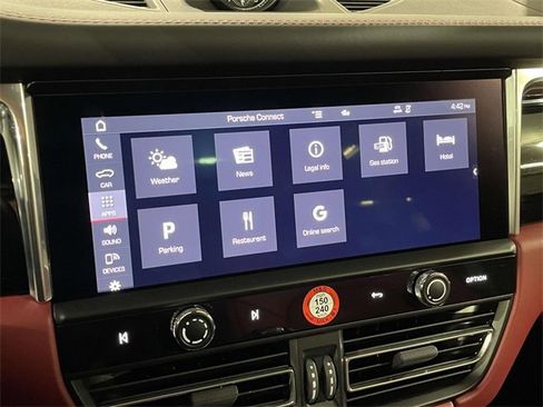 Used 2025 Porsche Macan image 30