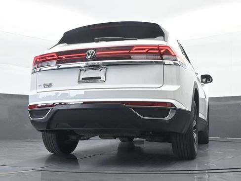Used 2024 Volkswagen Atlas Cross Sport SE image 57