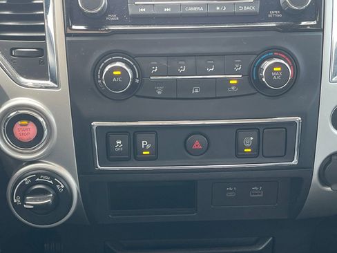Used 2021 Nissan Titan SV AWD/4WD image 21