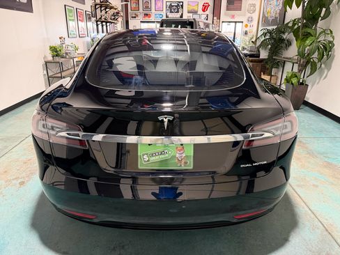 Used 2020 Tesla Model S Long Range Plus image 5