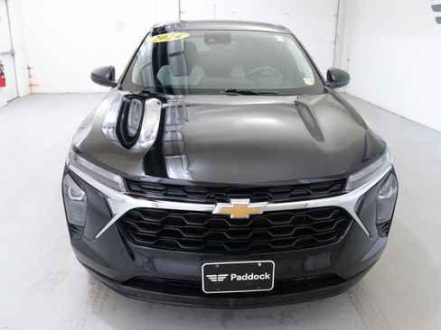 Used 2024 Chevrolet Trax LS image 2