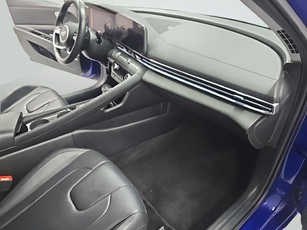 Certified 2025 Hyundai Elantra Limited FWD image 25
