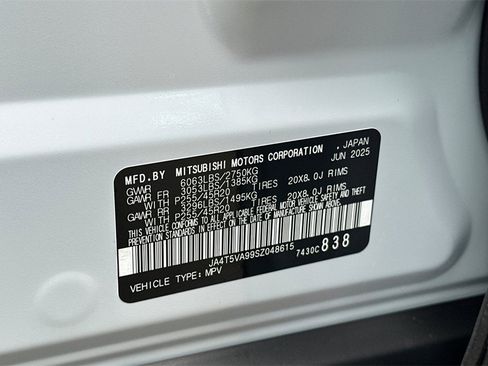 New 2025 Mitsubishi Outlander SE image 28