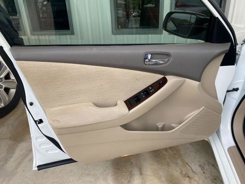 Used 2010 Nissan Altima 2.5 S w/ Convenience Plus Pkg FWD image 12
