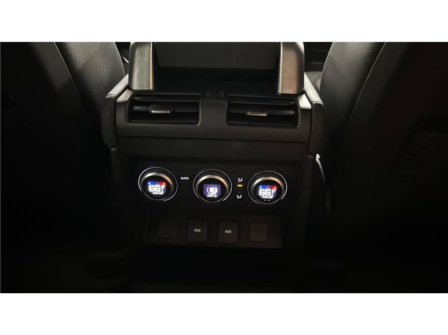 Used 2023 Land Rover Defender 130 SE AWD/4WD image 26