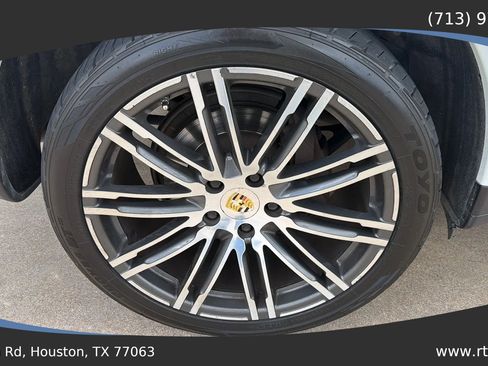 Used 2017 Porsche Cayenne Platinum Edition AWD/4WD image 10
