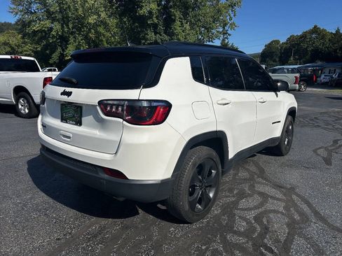 Used 2021 Jeep Compass Latitude w/ Sun and Sound Group AWD/4WD image 9