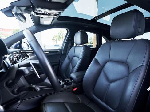 Used 2024 Porsche Macan image 18