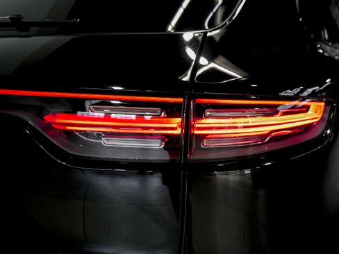 Used 2022 Porsche Cayenne S image 40