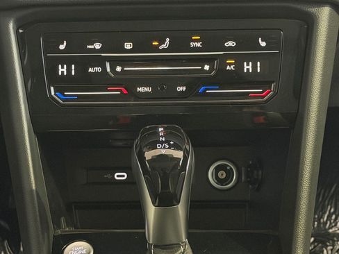 New 2026 Volkswagen Taos SE FWD image 18