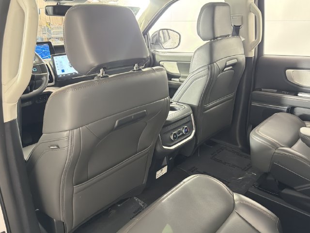 Used 2025 Ford Expedition Active RWD image 18