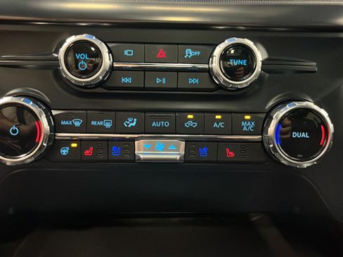 Used 2025 Ford F150 Platinum w/ Equipment Group 702A High AWD/4WD image 18