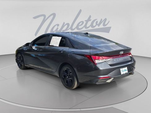 Used 2022 Hyundai Elantra SEL FWD image 7