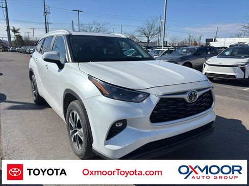 Used 2023 Toyota Highlander XLE image 1