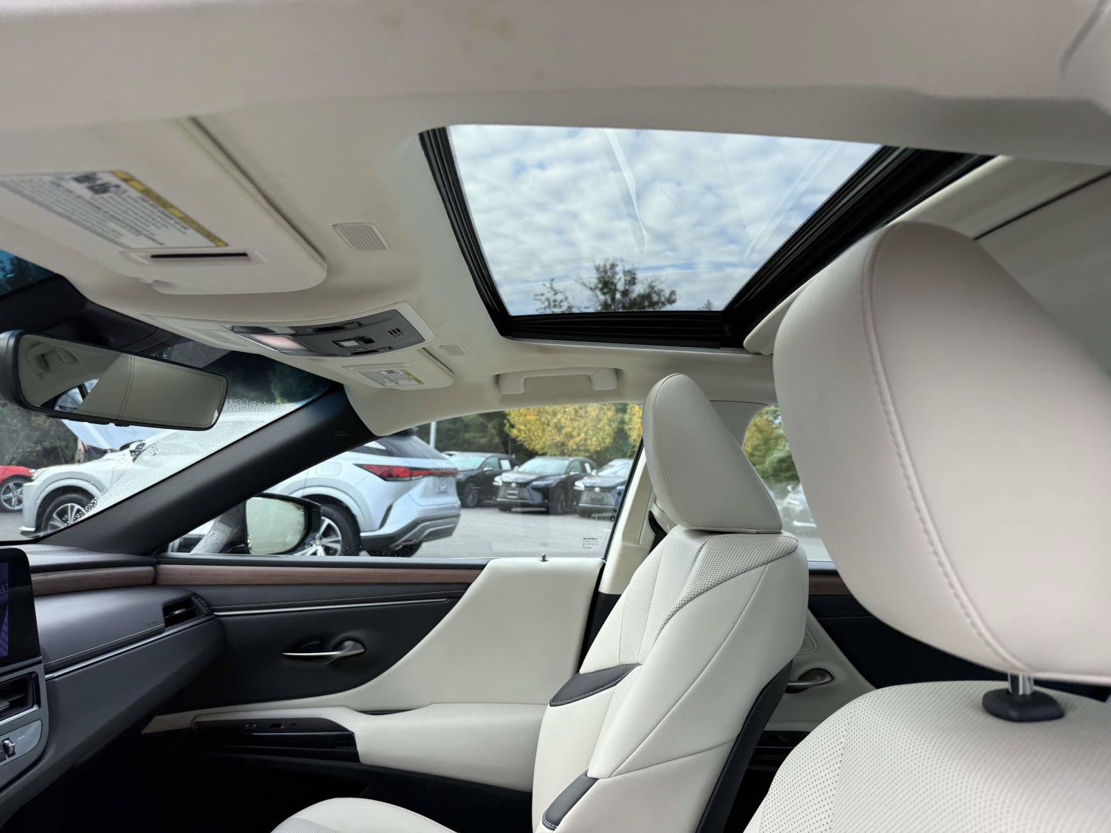 Used 2025 Lexus ES 350 w/ Premium Package FWD image 20