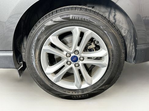 Used 2019 Ford Edge SEL image 11