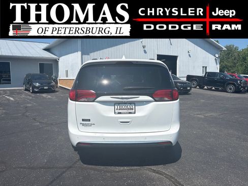 Used 2020 Chrysler Pacifica Touring-L Plus w/ Tire & Wheel Group FWD image 6