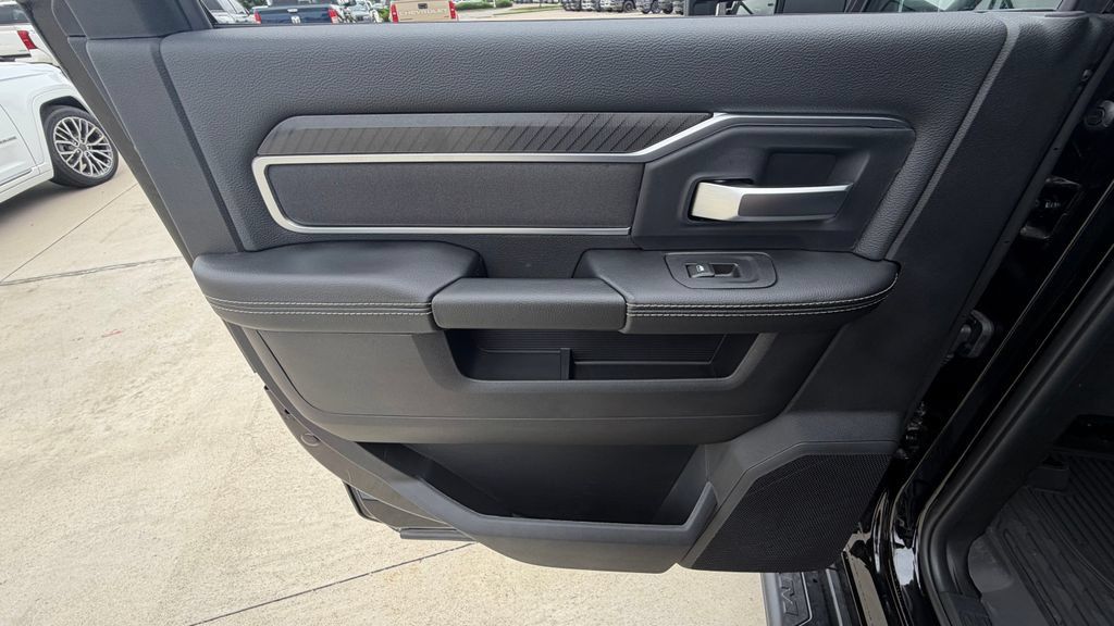 New 2026 RAM 3500 Big Horn AWD/4WD image 40