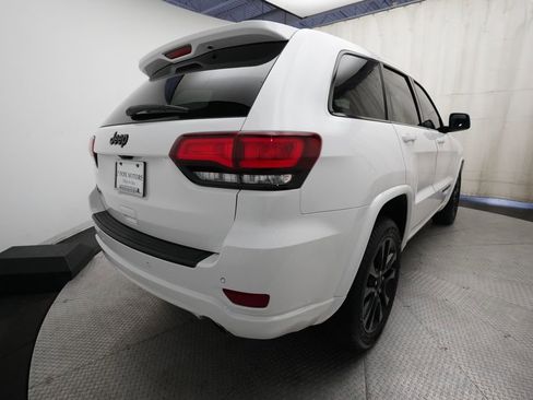 Used 2019 Jeep Grand Cherokee Altitude AWD/4WD image 13