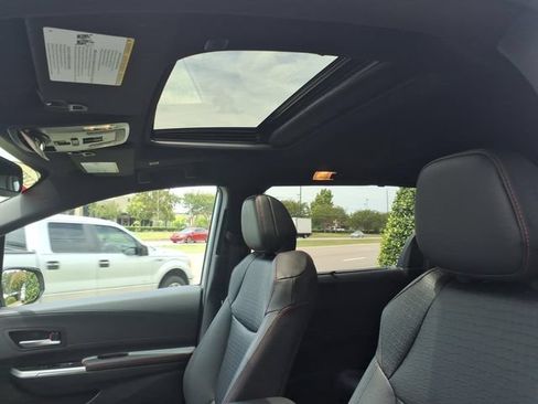 Used 2025 Toyota Sienna XSE w/ XSE Plus Package FWD image 15