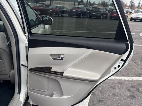 Used 2012 Toyota Venza LE image 15