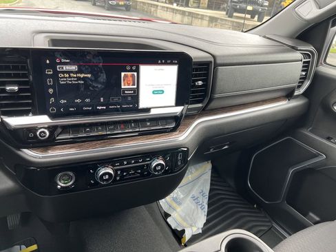 Used 2023 GMC Sierra 1500 SLE image 12