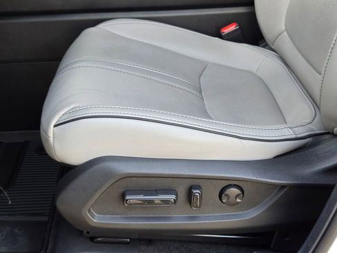 Used 2025 Honda Pilot Elite image 14