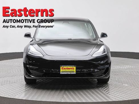 Used 2019 Tesla Model 3 Standard Range RWD image 2