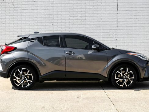 Used 2021 Toyota C-HR XLE FWD image 6