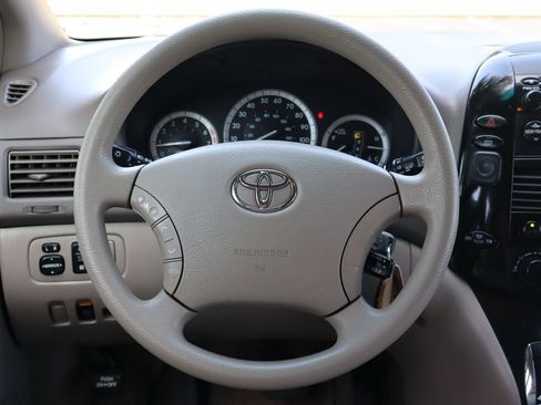 Used 2005 Toyota Sienna LE w/ LE Pkg 4 AWD/4WD image 18