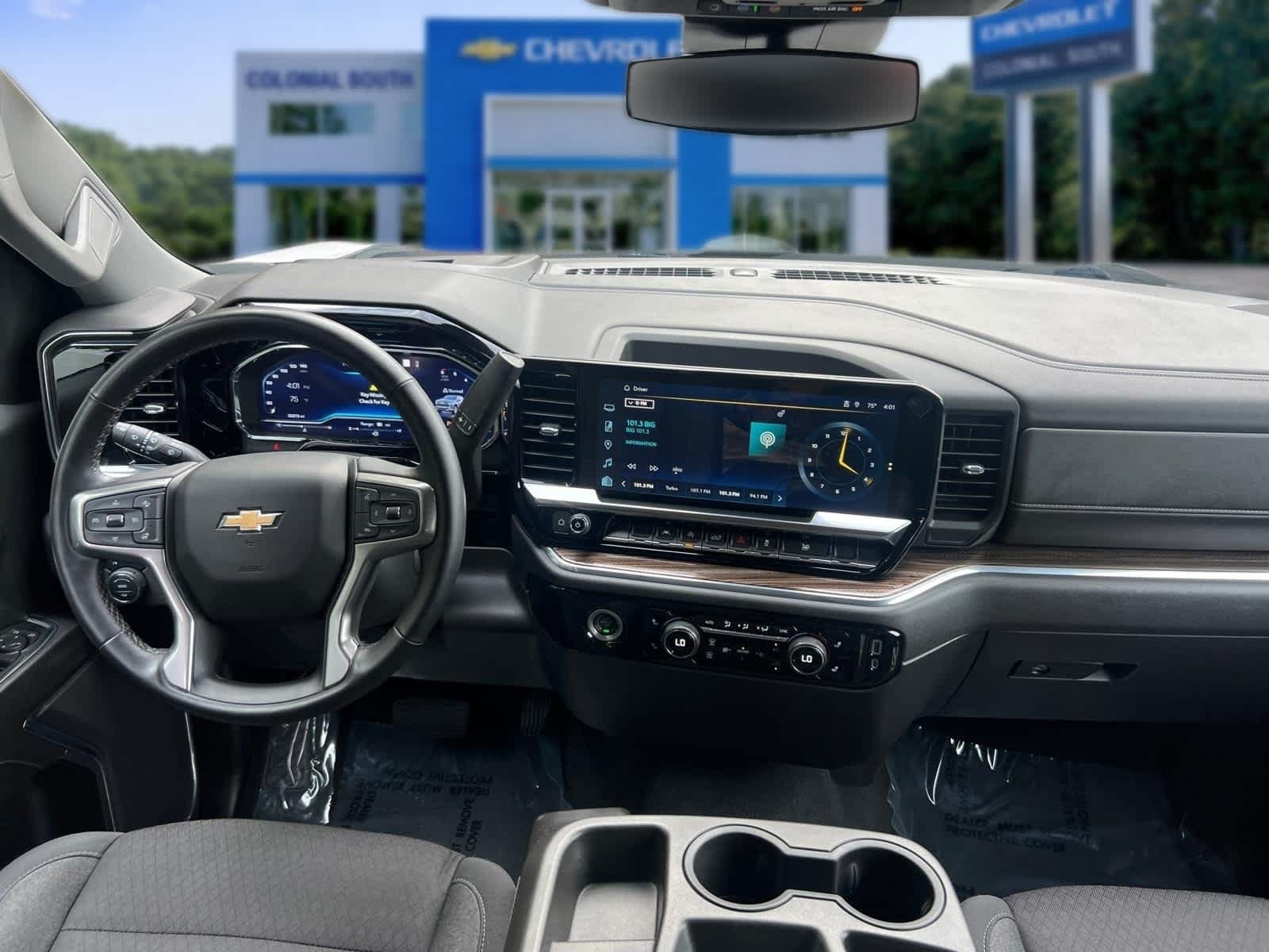 Used 2023 Chevrolet Silverado 1500 LT AWD/4WD image 31