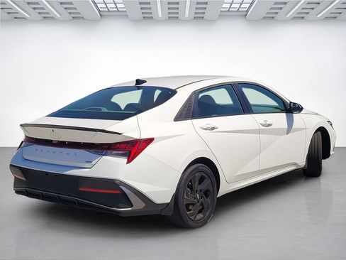 New 2026 Hyundai Elantra SEL FWD image 4