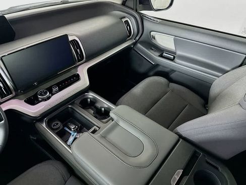 New 2026 Ford Expedition Active image 11